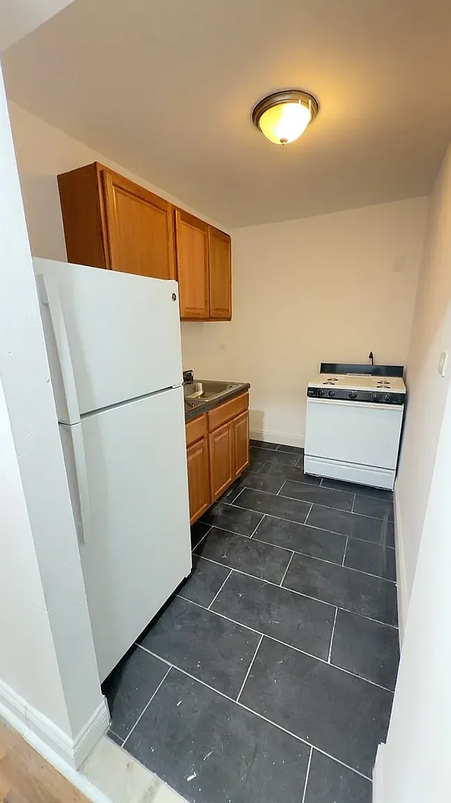 350 East 19th Street — Photo 3