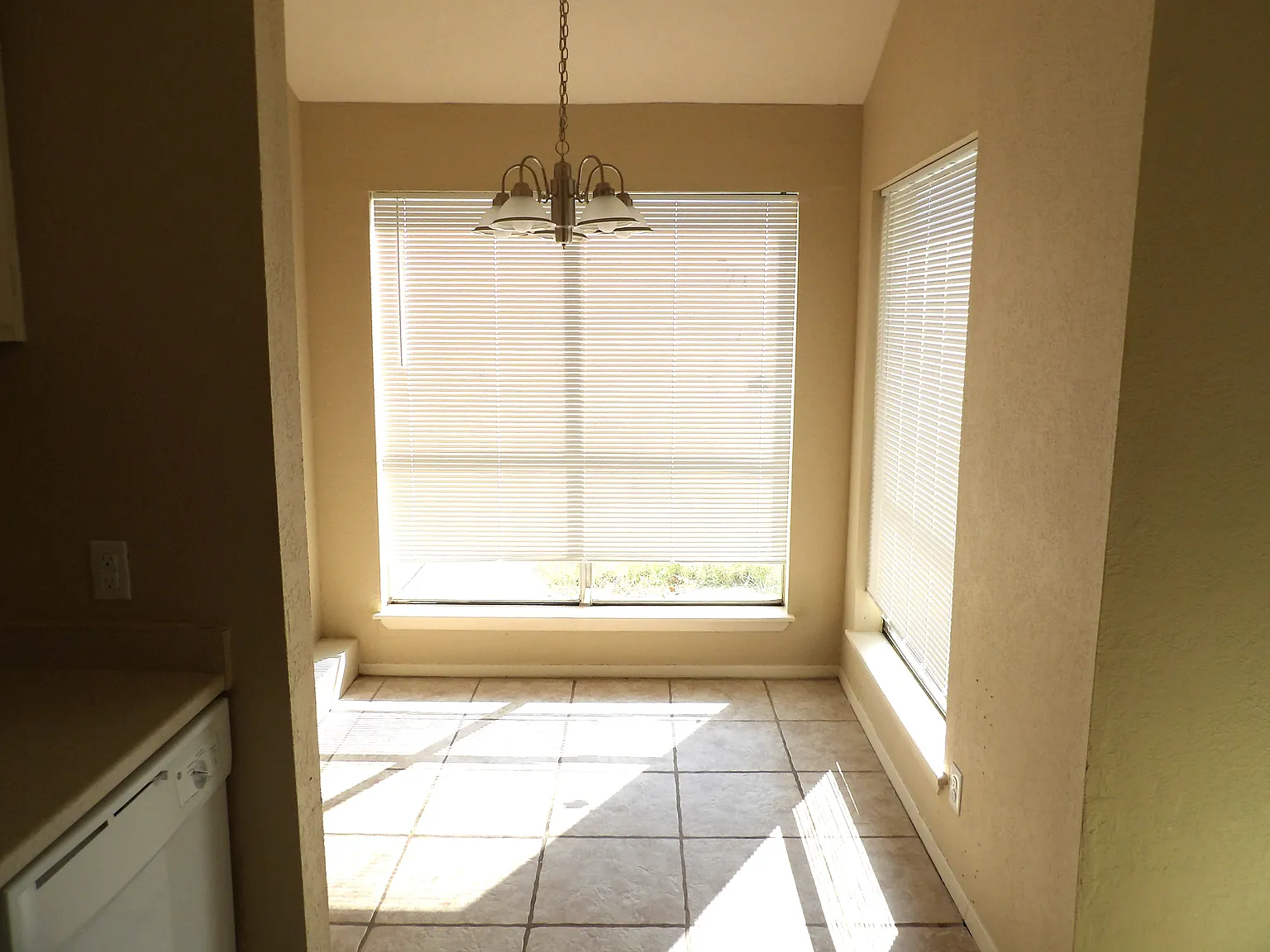 2 bed, 1.5 bath, 1408 sqft, $995 — Photo 4