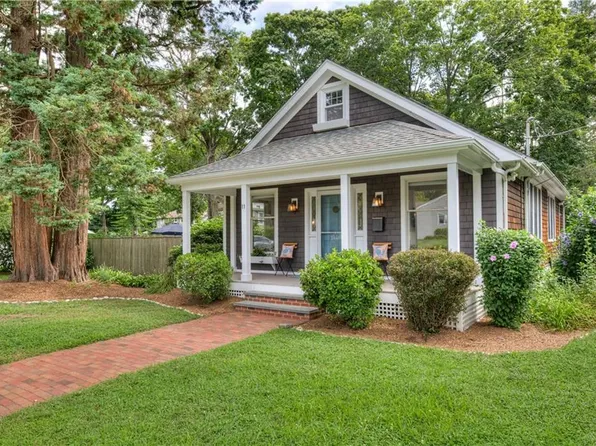 11 Richard St, Barrington, RI 02806