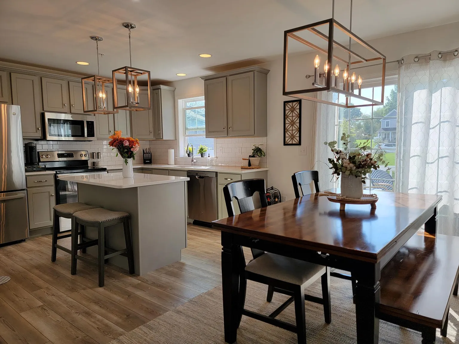 3 bed, 2.5 bath, 1401 sqft, $1,950 — Photo 4