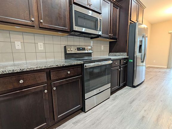 4th image of 129 Goldenrod Cir