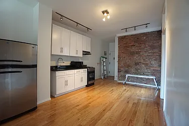 Rented by Rennit Inc.