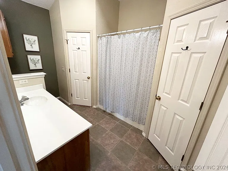 2229 W Quinton St — Photo 13