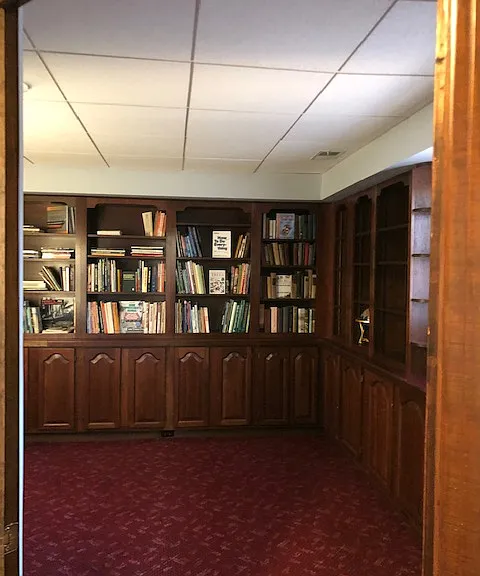 Bedroom/Office (all books removed)