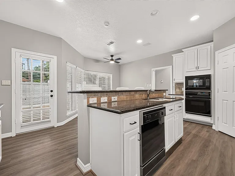 14303 Reissen Ln — Photo 23