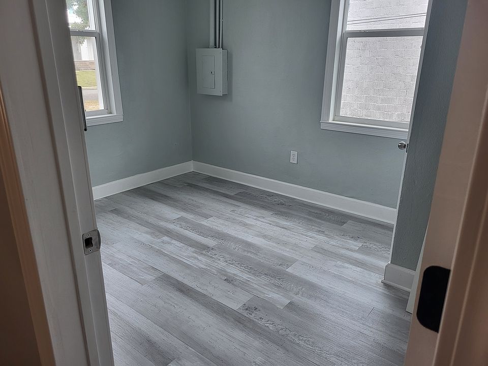 2nd image of 210 S I St