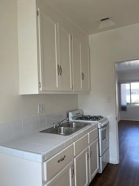 Studio, 450 sqft, $1,425 — Photo 4