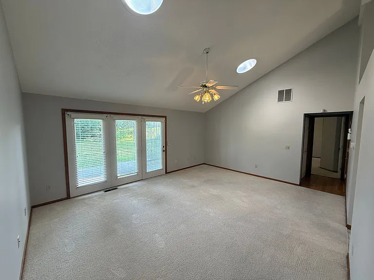 5018 Goldfinch Ln — Photo 11