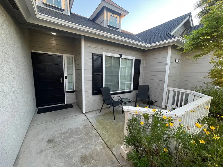 4797 W Oswego Ave — Photo 2