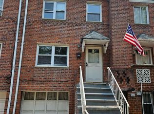 6073 69th Pl, Maspeth, NY 11378