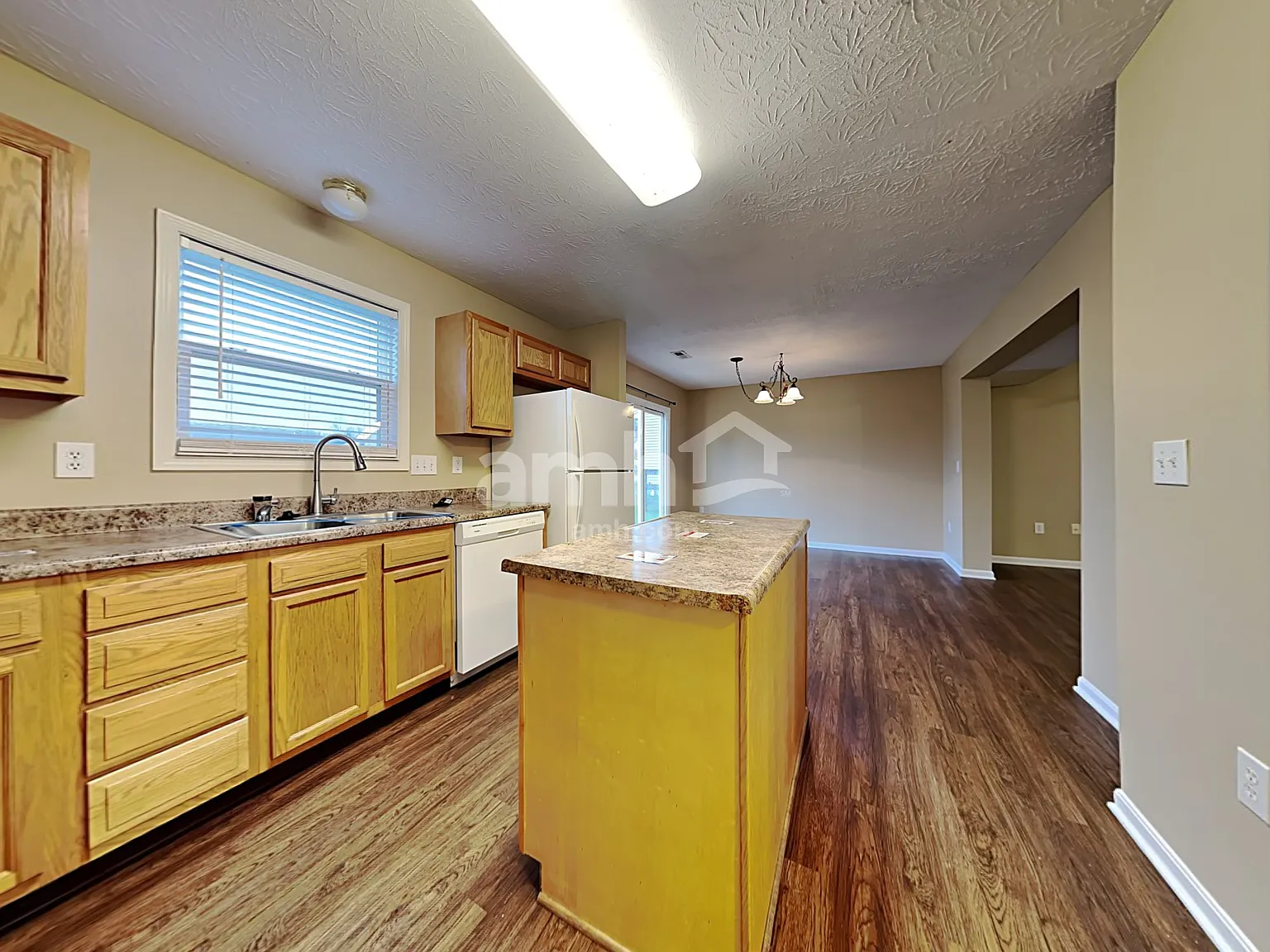 3 bed, 2.5 bath, 1344 sqft, $2,080 — Photo 3