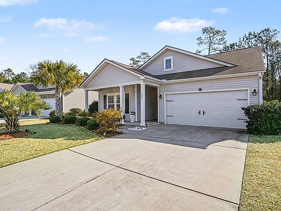 4th image of 721 Devon Estate Ave.