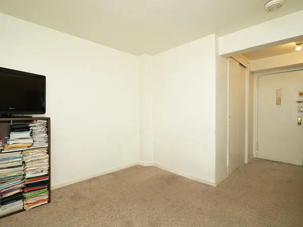 51-33 Goldsmith Street image 3 of 8