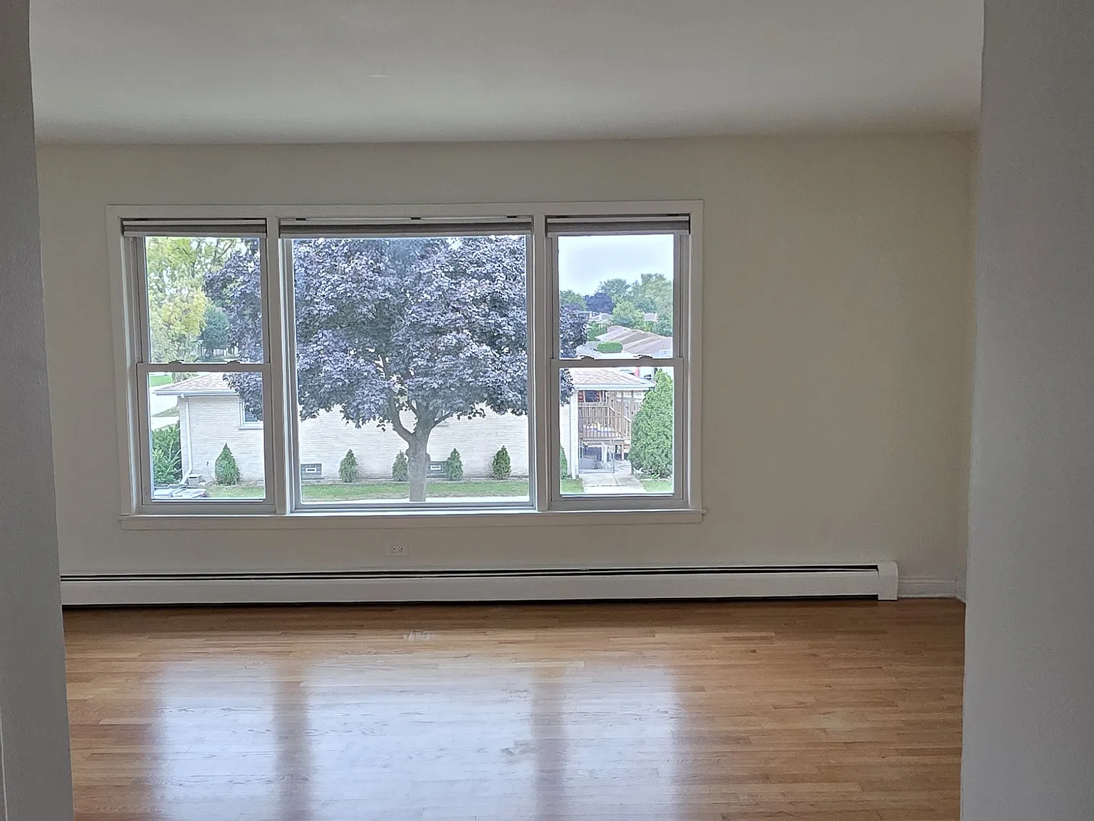 8616 W Carmen Ave — Photo 4