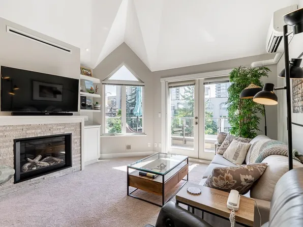 1535 Chesterfield Ave #306, North Vancouver, BC V7M 2N5