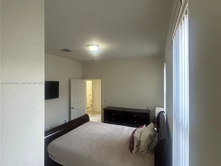 18571 SW 44th St — Photo 27