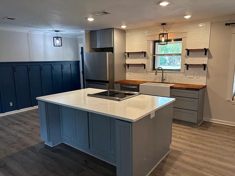 520 Crestwood Dr — Photo 3