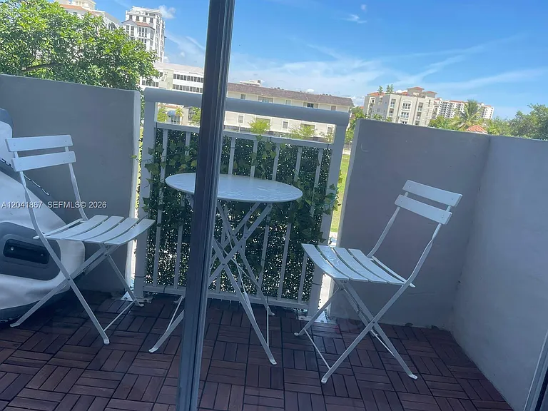 130 Mendoza Ave #33 — Photo 10