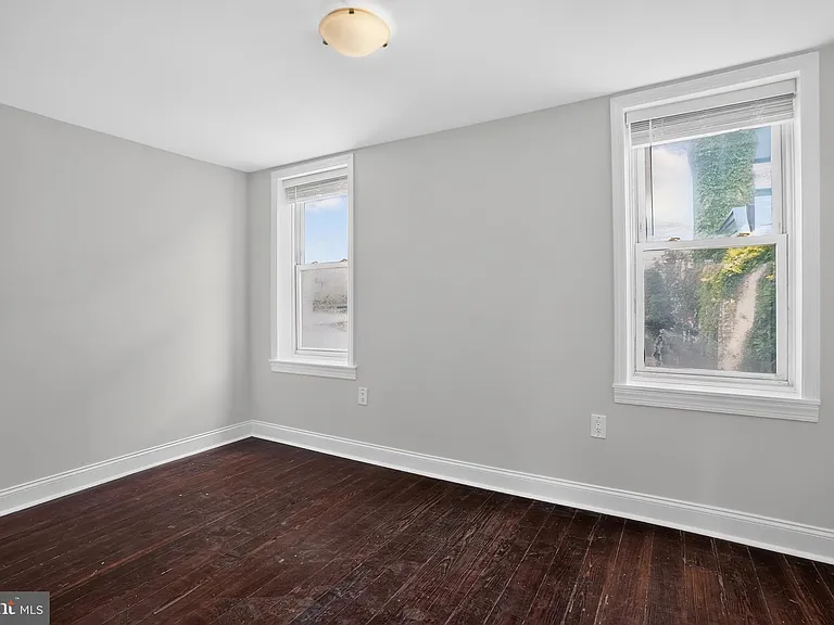 2623 Emerald St — Photo 20