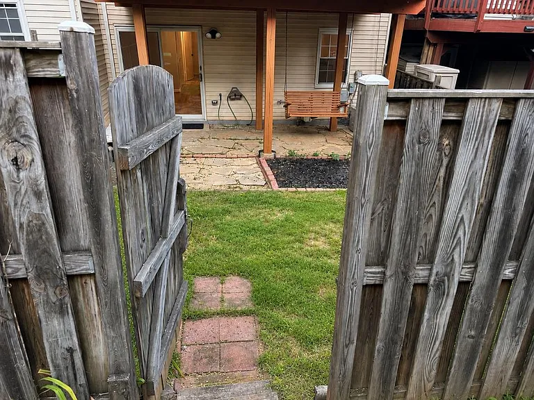 405 Amberfield Ln — Photo 2