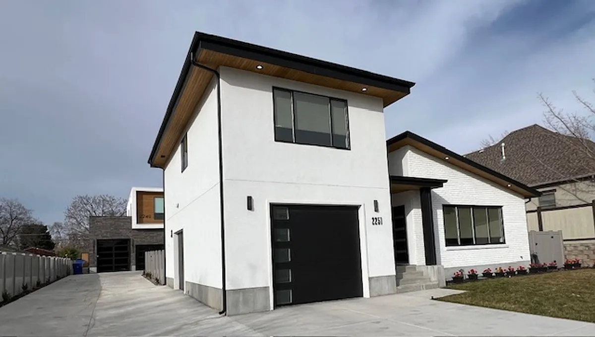 Building Photo - 2251 E Lincoln Ln