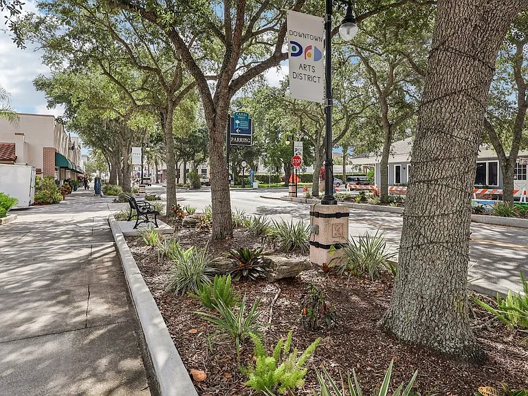 Haven on Canal Apartments — Photo 43