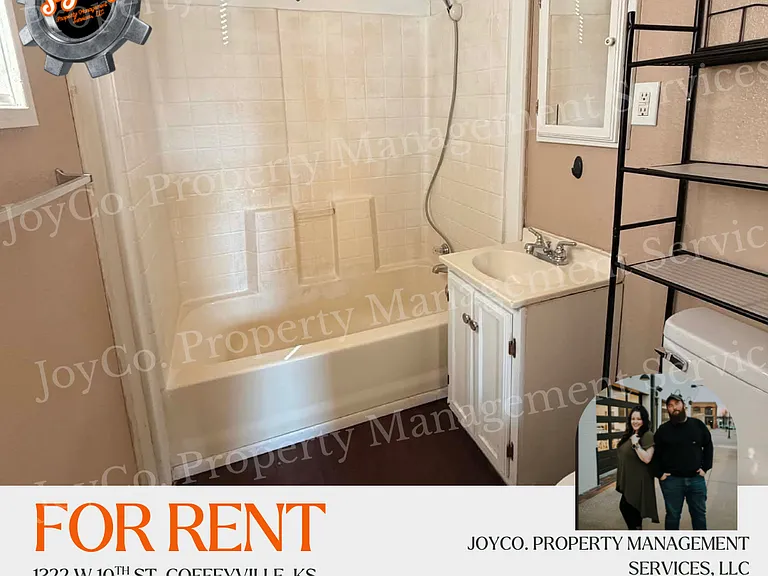 1322 W 10th St — Photo 11