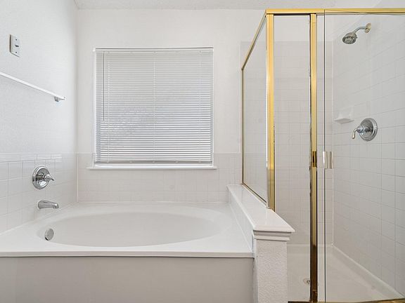 Upstairs Main Bathroom