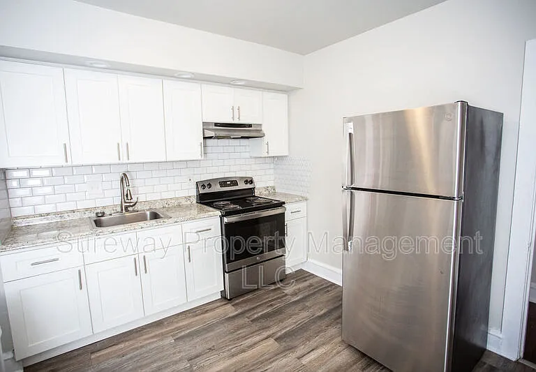 1034B Collings Ave — Photo 16