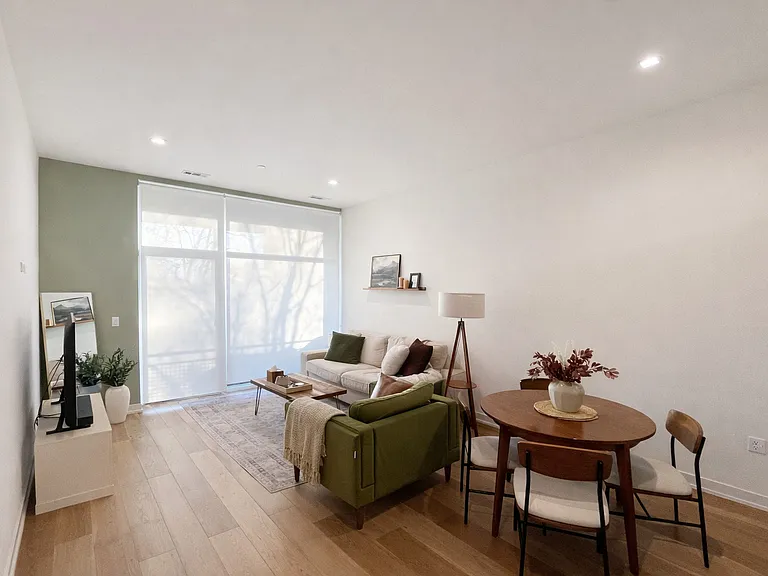 4513 N Clark St #204 — Photo 3