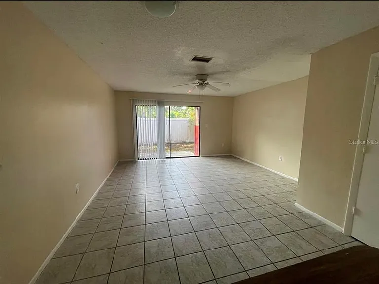 890 Mecca Dr #4 — Photo 2