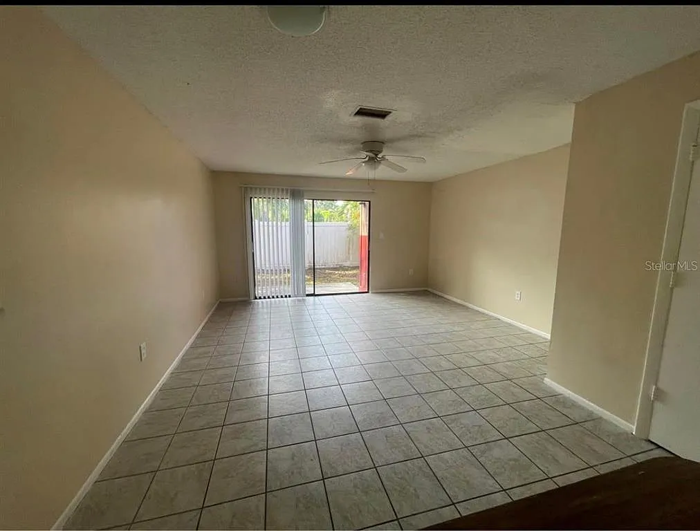 Building Photo - 890 Mecca Dr #4