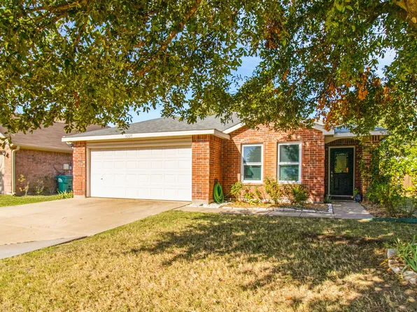 8229 Montecito Dr, Denton, TX 76210