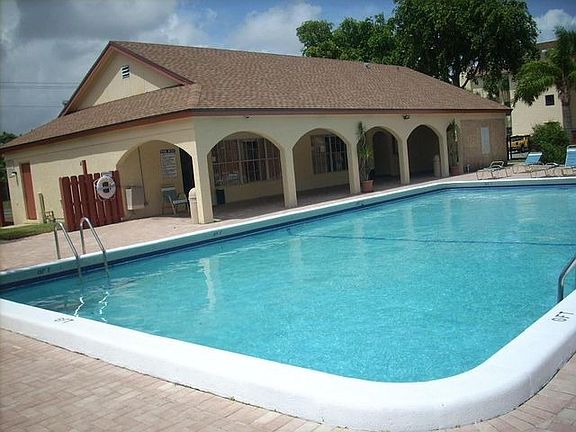 large community pool