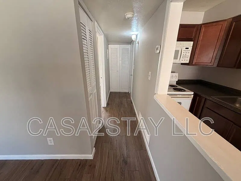 1 bed, 1.0 bath, $695 — Photo 4