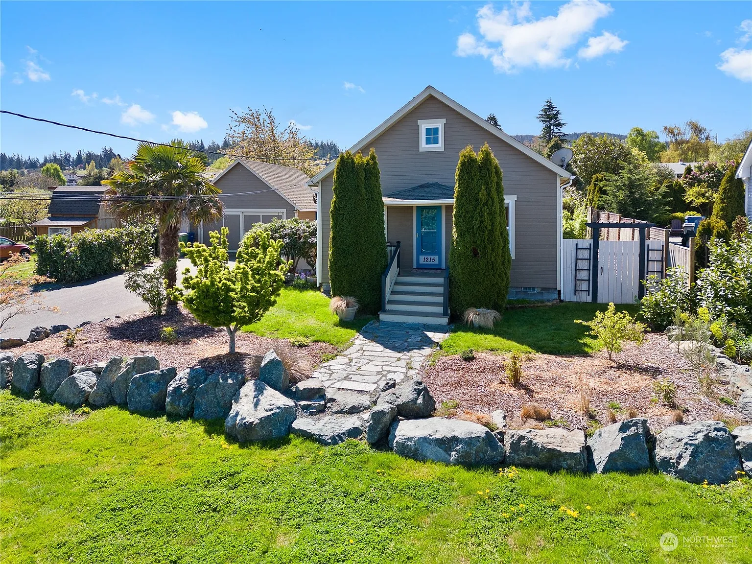 1215 37th Street photo 1