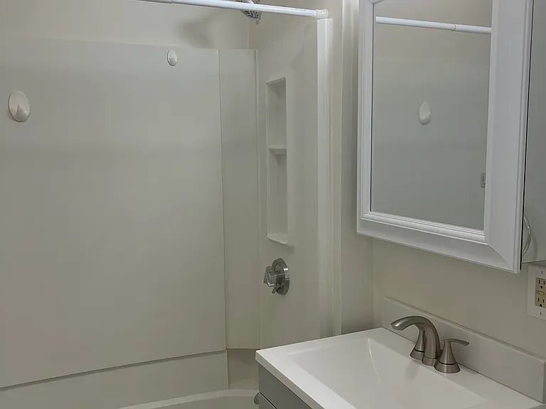 569 Main St #2R — Photo 11