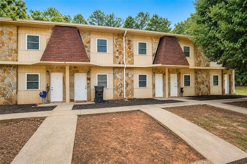 2 bed, 1.0 bath, 7168 sqft, $1,497 — Photo 1