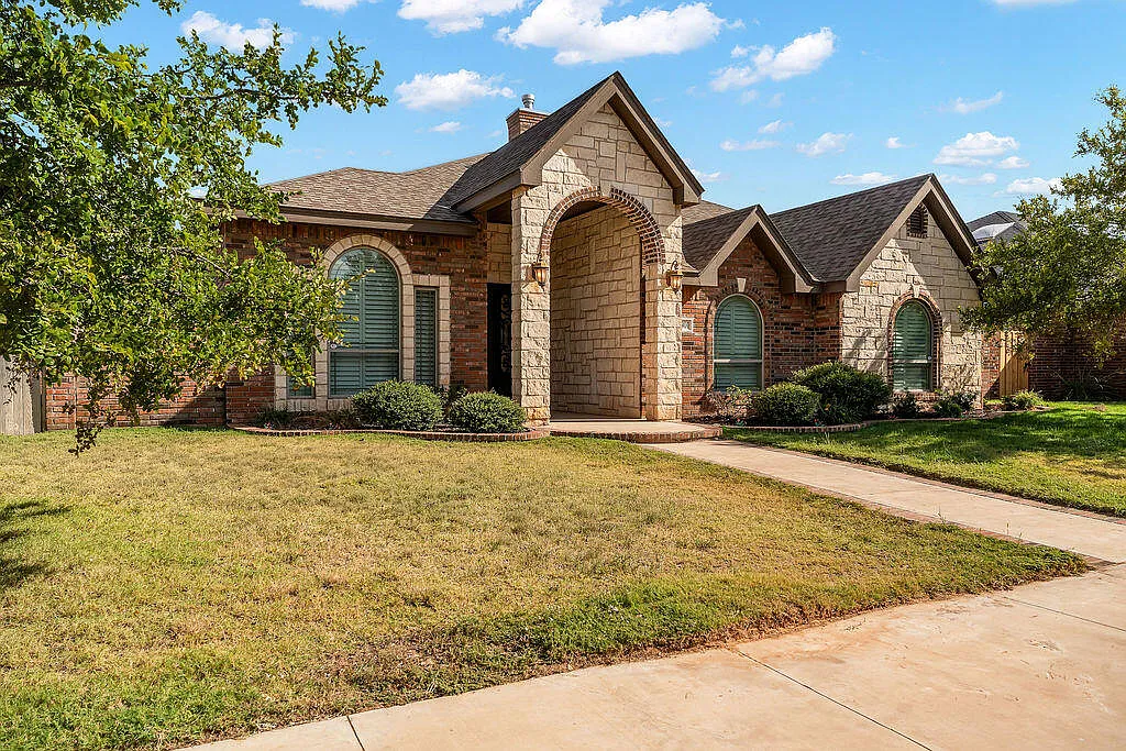 4 bed, 3.0 bath, 2778 sqft, $4,000 — Photo 3