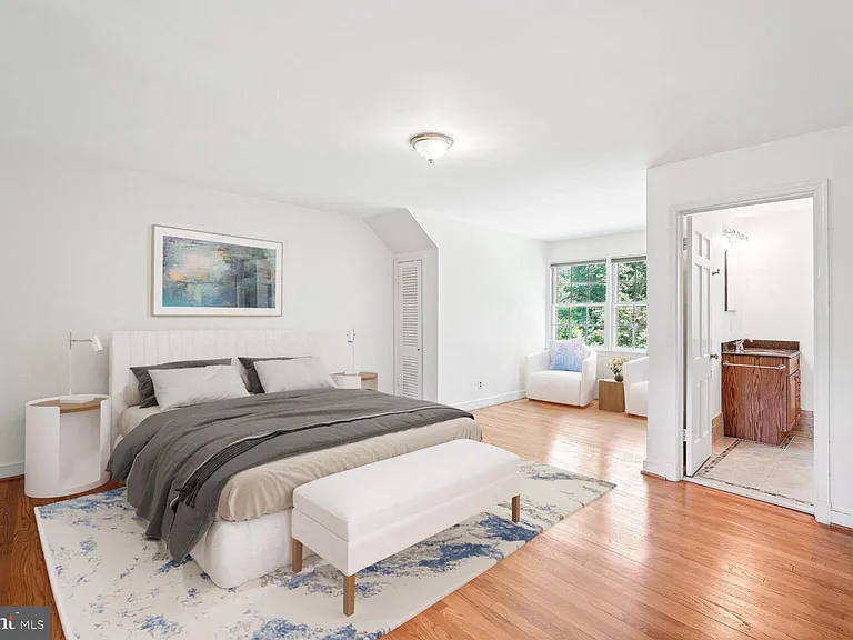 7001 Longwood Dr — Photo 15