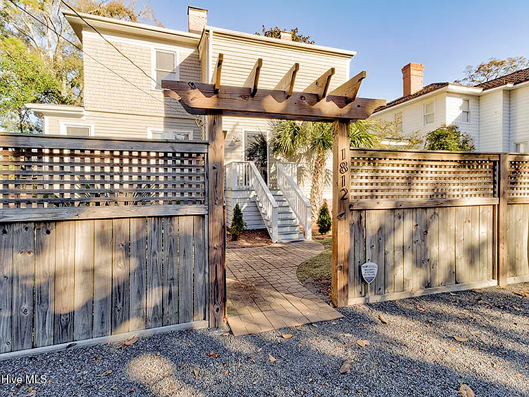 1812 Market St — Photo 45