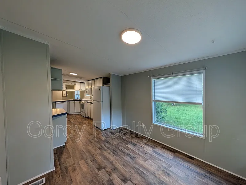3 bed, 2.0 bath, $1,300 — Photo 3