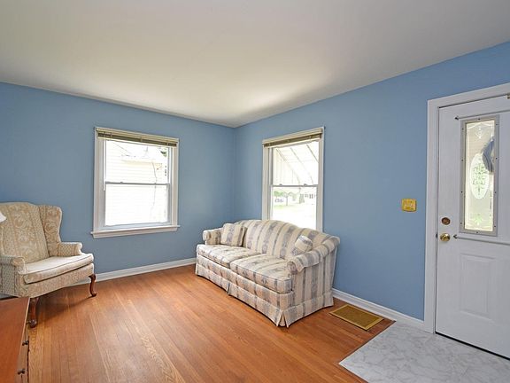 5th image of 3836 Gardner Ave