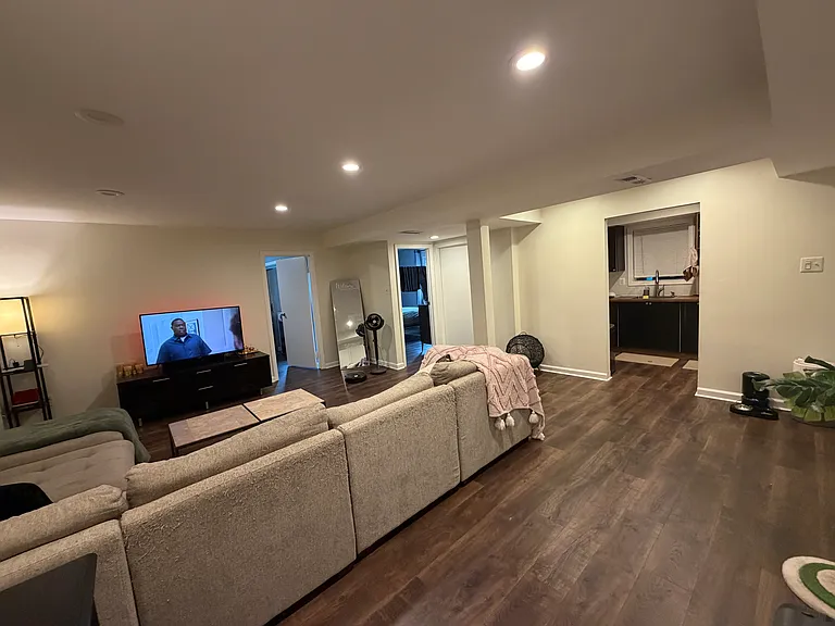 Elmwood Dr — Photo 10