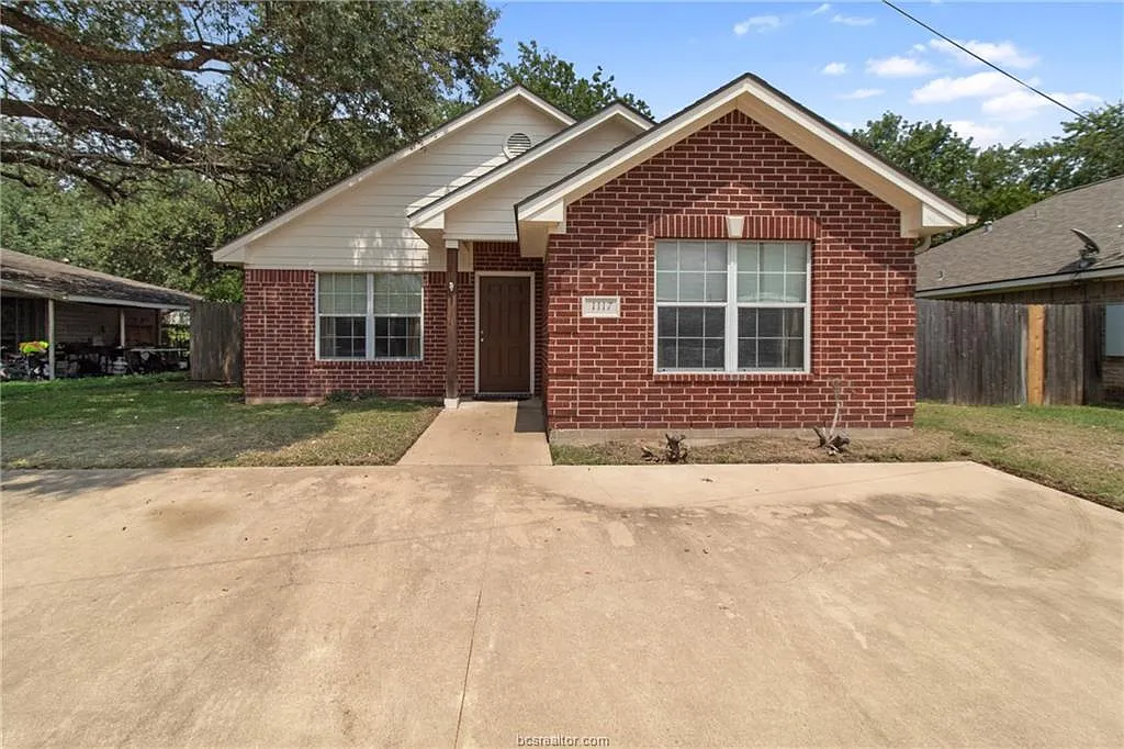 3 bed, 1324 sqft, $2,250 — Photo 1