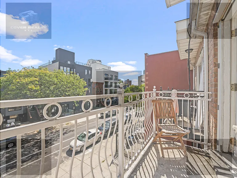 1069 Jefferson Ave #3 — Photo 2