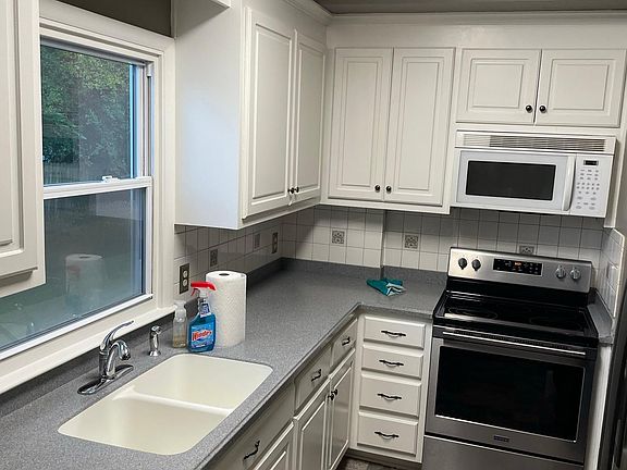 2nd image of 7802 Roanoke Ave