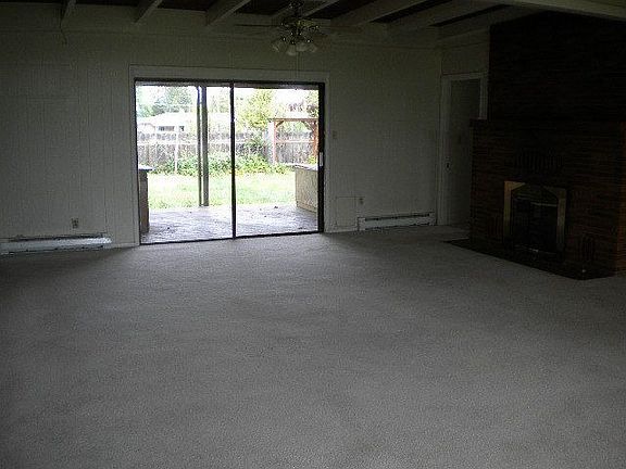 4th image of 2392 Thorn Oak Dr