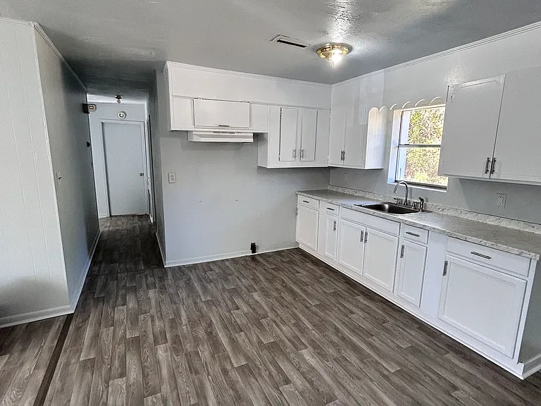 303 Kentucky Ave — Photo 4