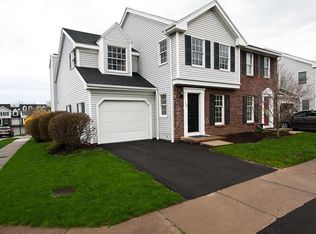 10 Harbor Hill Dr, Rochester, NY 14617